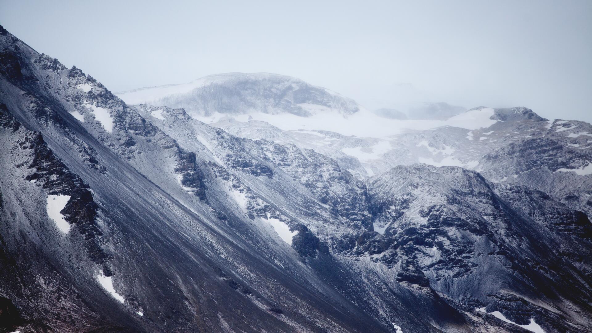 Island Berge mit Schnee